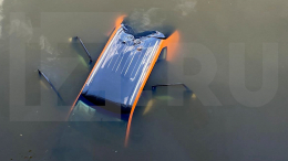 Автомобиль каршеринга упал в реку Яуза в Москве