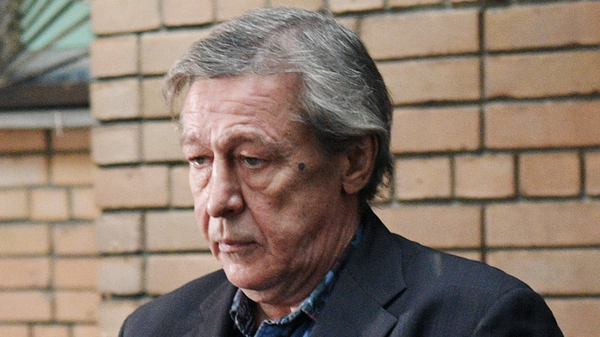 Михаила Ефремова заметили на Новодевичьем кладбище