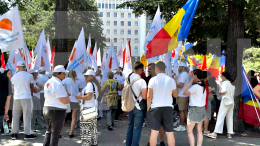 В Молдове у здания парламента проходят протесты