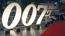 Умер автор логотипа для фильмов о Джеймсе Бонде Джо Кэрофф