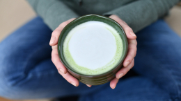 Заряд энергии или риск для здоровья: кому не стоит пить матчу