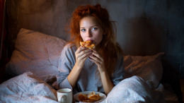 Чувство голода не победить? Чем грозит прием пищи перед сном