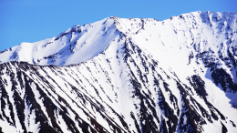 «Большая проблема»: путь до застрявшей на пике Победы туристки займет до трех дней