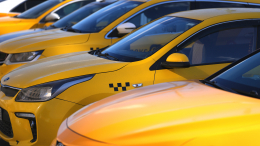 Таксисты запросили отмену требования о ежедневных медосмотрах