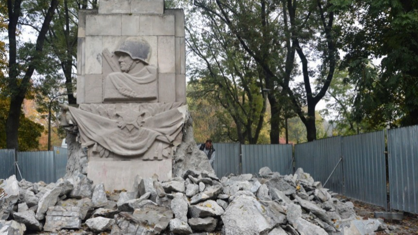 Швыдкой осудил демонтаж памятников в Нагорном Карабахе