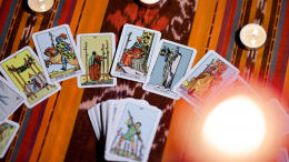 Сделал расклад: глава МИД Германии погадал на картах Таро