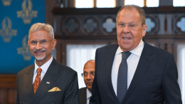 Логистические маршруты в обход недружественных стран обсудили главы МИД РФ и Индии