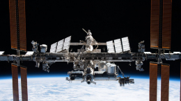 Космонавты МКС поздравили россиян с Днем государственного флага