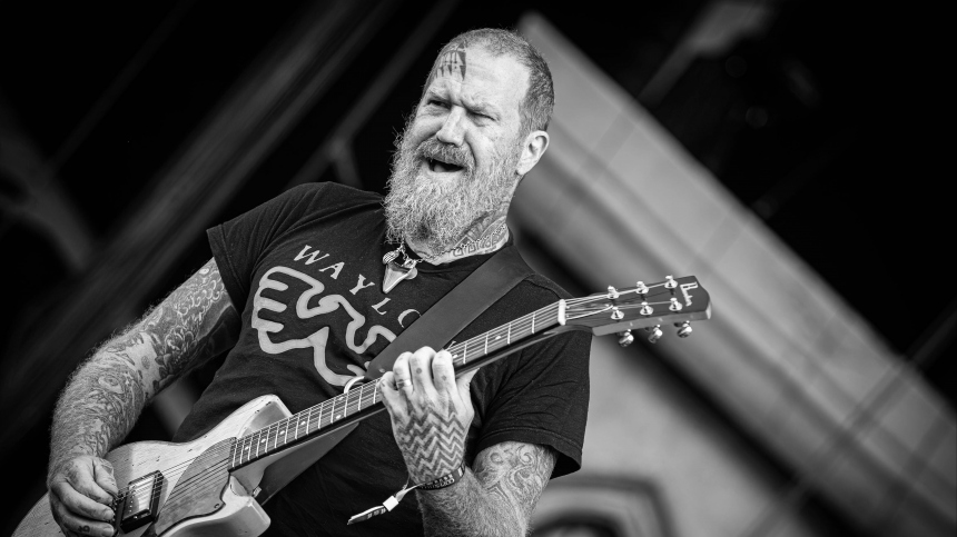 один из основателей метал-группы Mastodon Брэнт Хайндс разбился на мотоцикле.