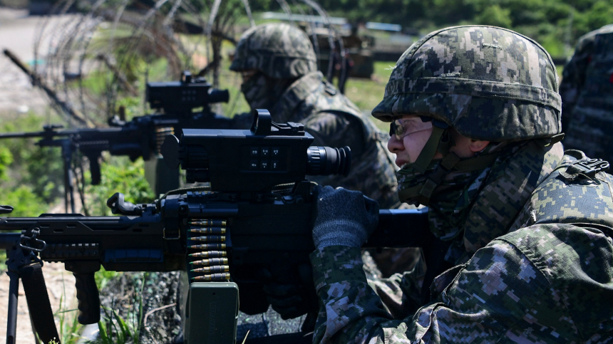 Южнокорейские военные произвели более десяти выстрелов по военным КНДР