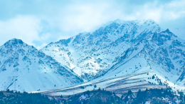 Операция по спасению застрявшей на пике Победы альпинистки из России окончена