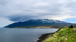 Десять туристов пропали в районе вулкана на курильском острове Итуруп