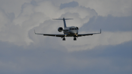 Пассажирка рейса Новосибирск-Москва напала на бортпроводниц во время полета