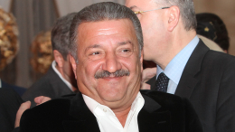 Золото Тельмана: мир китайских трущоб под стендами с барахлом