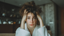 Болит голова: врач назвала неочевидную причину дискомфорта