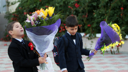 Гладиолусы и розы: во сколько обойдется букет цветов к 1 сентября