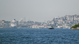 Пропавшего во время заплыва через Босфор россиянина ищут вторые сутки