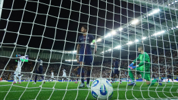 Украинского фаната «ПСЖ» выгнали со стадиона во время матча из-за флага