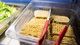 Подросток умер после употребления трех пачек лапши быстрого приготовления