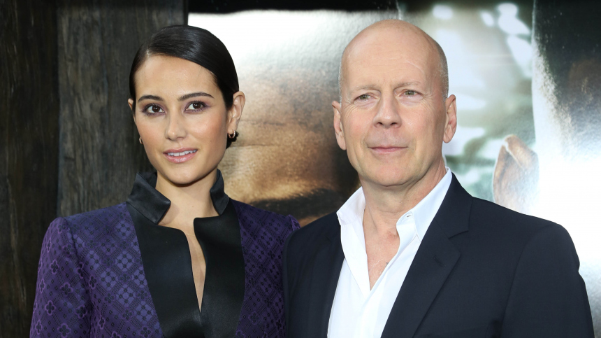 Супруга Брюса Уиллиса решила нанять для него обученных сиделок