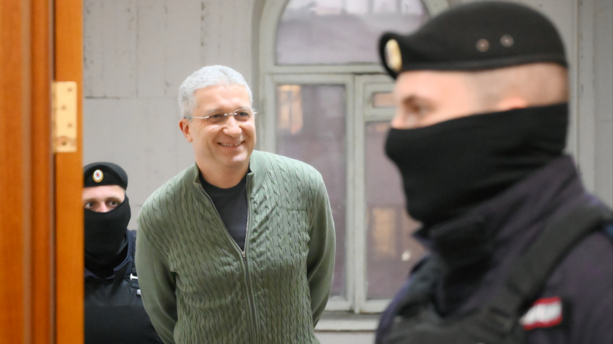 Еще одно: против экс-замминистра обороны Иванова возбудили новое уголовное дело