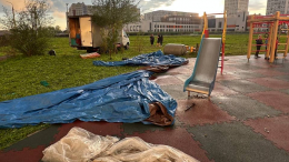 В Уфе ураганный ветер опрокинул батут и травмировал двух детей