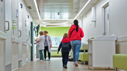 Рост заболеваемости среди детей: в Россию пришел новый штамм коронавируса