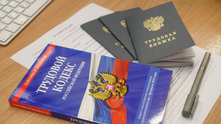 Незаконные увольнения и сверхурочная переработка: как нарушают трудовые права