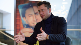 «Машины мыл»: Прилучный рассказал, где работал до начала актерской карьеры