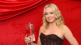 «Переучиваюсь на правую руку, а я левша»: Яна Рудковская получила травму