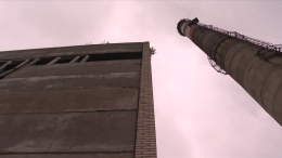 Селфи ценой в жизнь: экстремалка в Петербурге сорвалась с трубы котельной