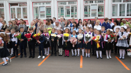 Полтора миллиона школьников в России впервые сели за парты 1 сентября