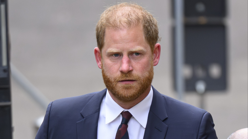 «Я красивый?» — Принц Гарри недоволен своей внешностью