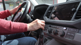 За рулем по-настоящему: водителей научат ездить на автобазах