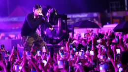 Эротический скандал: Егор Крид пустился во все тяжкие прямо на сцене перед несовершеннолетней публикой