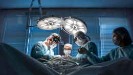 Губы «уточкой»»: названы тревожные симптомы после пластических операций