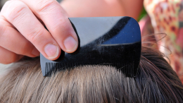 Педикулез подкрался незаметно: как избавить ребенка от вшей