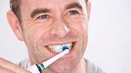 Чистим правильно: как выбрать зубную щетку