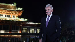 «Лентяй, не хочет работать»: Путин пошутил про Пескова