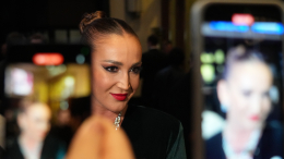 «Лучи любви и добра»: Бузова заступилась за Крида после скандального поцелуя