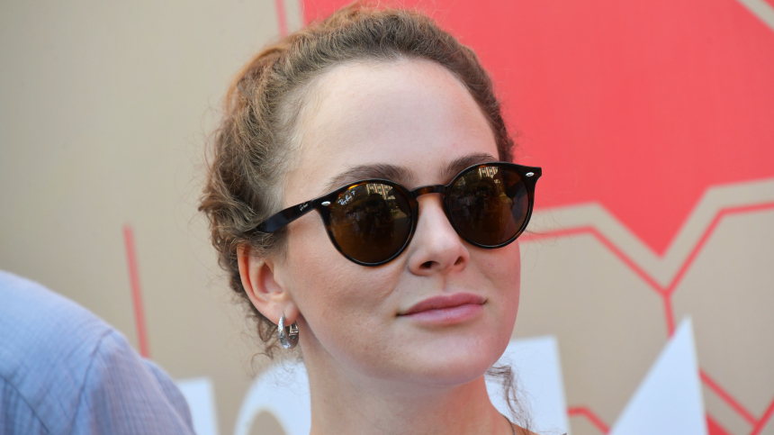 Следствие просит домашний арест для актрисы Тарасовой по делу о наркотиках