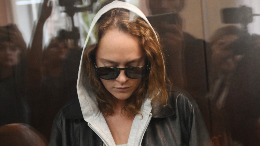 Была богемой — стала обвиняемой: как Аглая Тарасова оказалась в шаге от краха карьеры