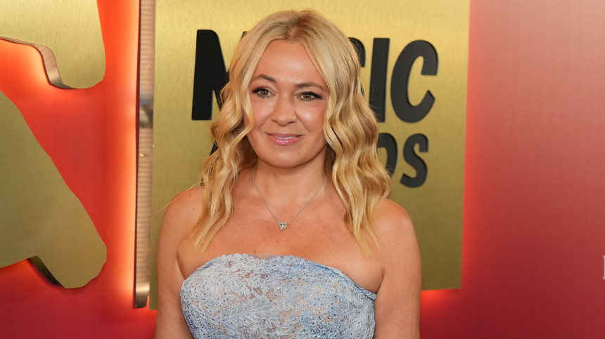 «Это перебор»: Рудковская привлекла внимание пафосом на школьной линейке