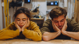 Во всем виноваты родители: психолог о полном провале зумеров в бытовых вопросах