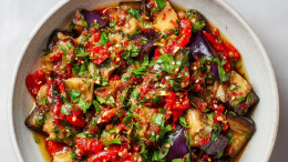 Жарить не надо тушить: с чем нельзя сочетать баклажаны и как их лучше готовить