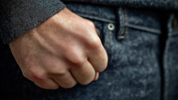 В Шахтах подростки избили сверстников за украденную водку с могилы участника СВО