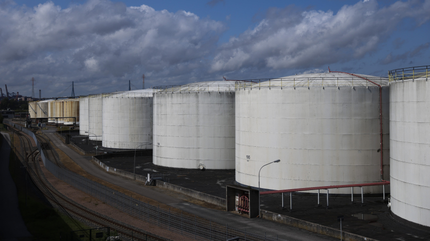 Украина косвенно импортирует российскую нефть через Индию и Словакию