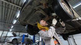 Автосервисы начали отказывать в ремонте с использованием сторонних запчастей