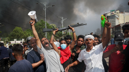 Протестующие в Непале подожгли здание парламента и резиденцию премьер-министра