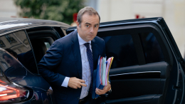 В правительстве с 2017 года: Макрон назначил нового премьер-министра